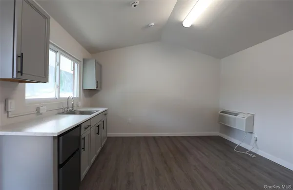 $1,300 | 669 Broadway, Unit 6, Ulster Park, NY 12487