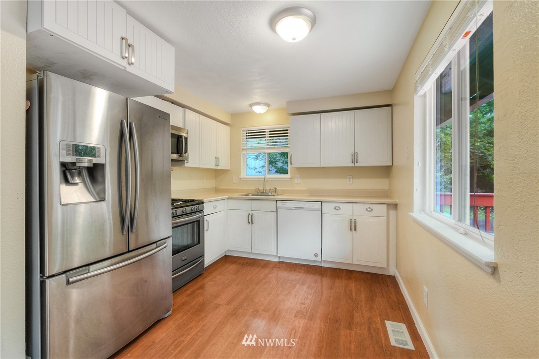 14519 Southeast 196th Place Renton, WA 98058 - Photo 5 of 20 Gallery Image 5