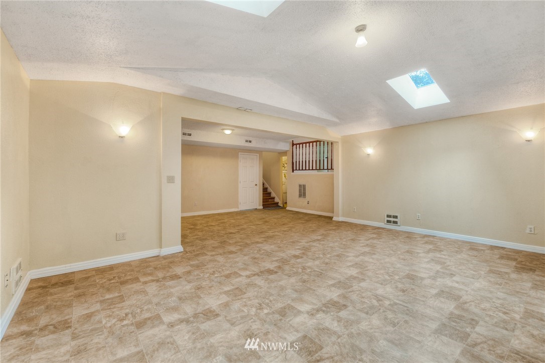 14519 Southeast 196th Place Renton, WA 98058 - Photo 9 of 20 Gallery Image 9