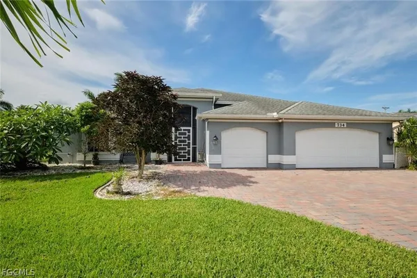$2,700 | 734 Milwaukee Boulevard, Lehigh Acres, FL 33974