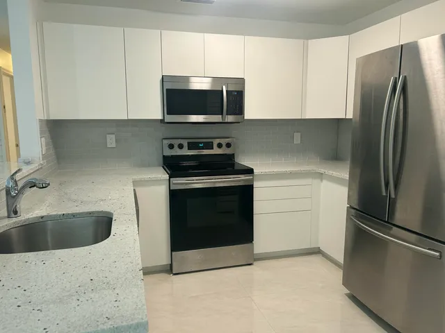 $3,900 | 9201 Northwest 55th Street, Sunrise, FL 33351