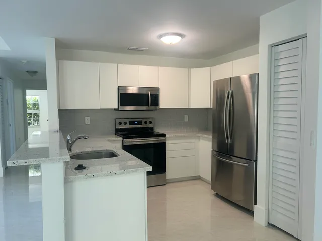 $3,900 | 9201 Northwest 55th Street, Sunrise, FL 33351