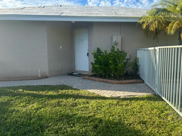$3,900 | 9201 Northwest 55th Street, Sunrise, FL 33351
