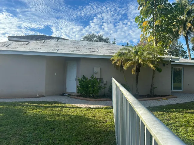 $3,900 | 9201 Northwest 55th Street, Sunrise, FL 33351