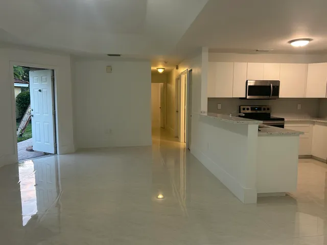 $3,900 | 9201 Northwest 55th Street, Sunrise, FL 33351