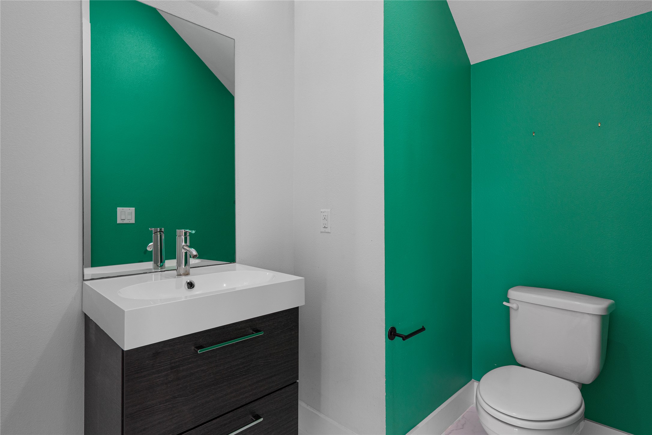 409 Delmar Avenue, Unit 1 Austin, TX 78752 - Photo 13 of 33 a bathroom with a sink and a mirror