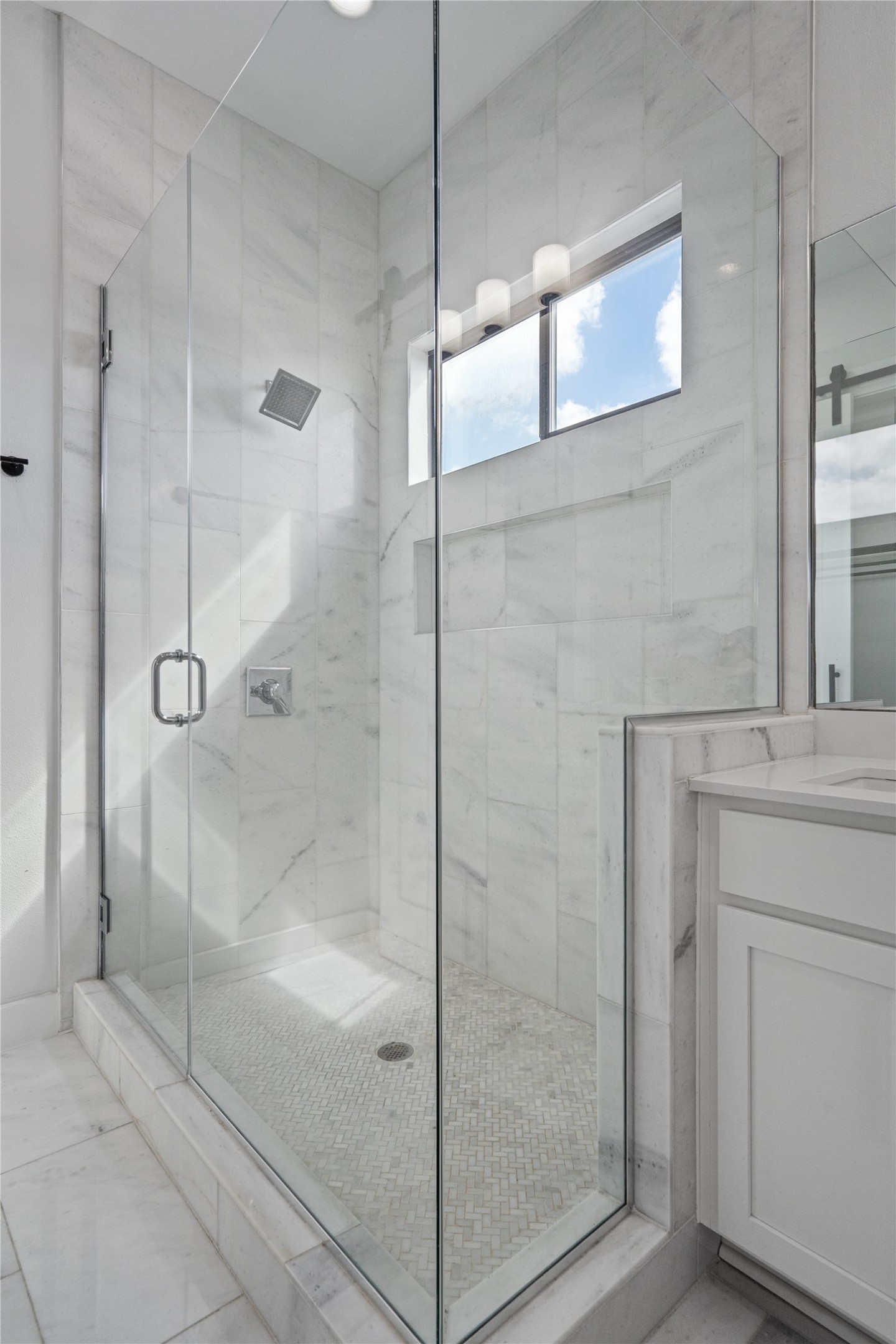409 Delmar Avenue, Unit 1 Austin, TX 78752 - Photo 20 of 33 a bathroom with a shower