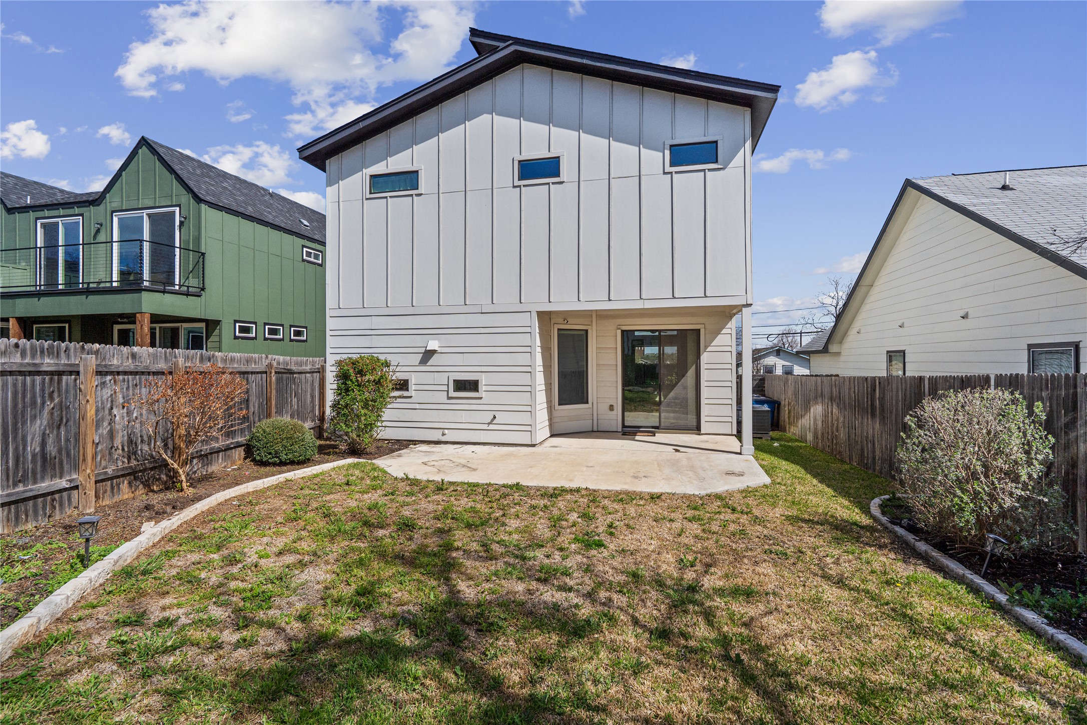 409 Delmar Avenue, Unit 1 Austin, TX 78752 - Photo 27 of 33 a front view of a house with garden