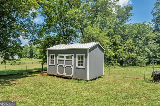 a view of a small house with a yard