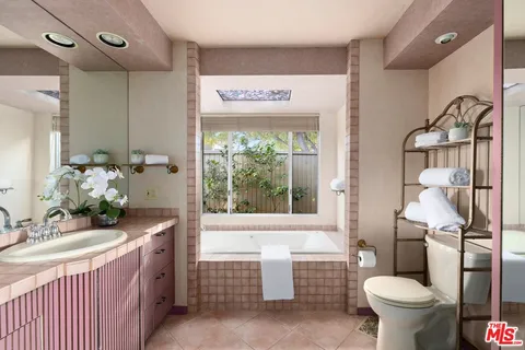 $2,495,000 | 2557 Roscomare Road, Los Angeles, CA 90077