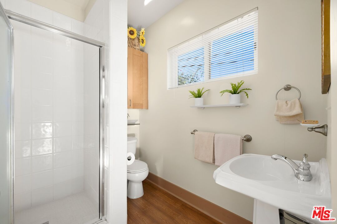 2557 Roscomare Road Los Angeles, CA 90077 - Photo 13 of 30