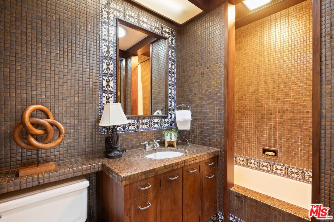 2557 Roscomare Road Los Angeles, CA 90077 - Photo 15 of 30