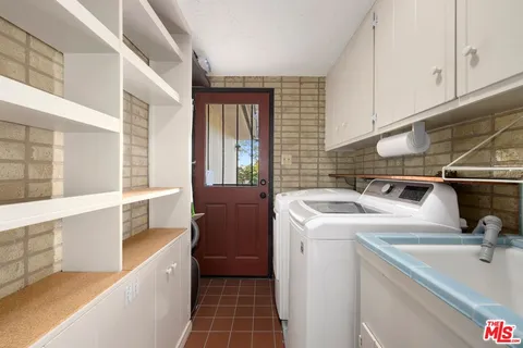 $2,495,000 | 2557 Roscomare Road, Los Angeles, CA 90077