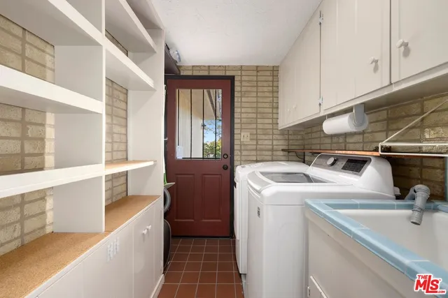 a view of utility room with washer and dryer