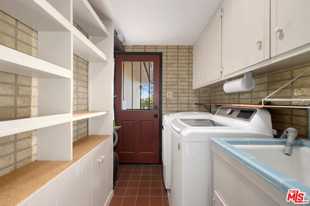 2557 Roscomare Road Los Angeles, CA 90077 - Photo 19 of 30