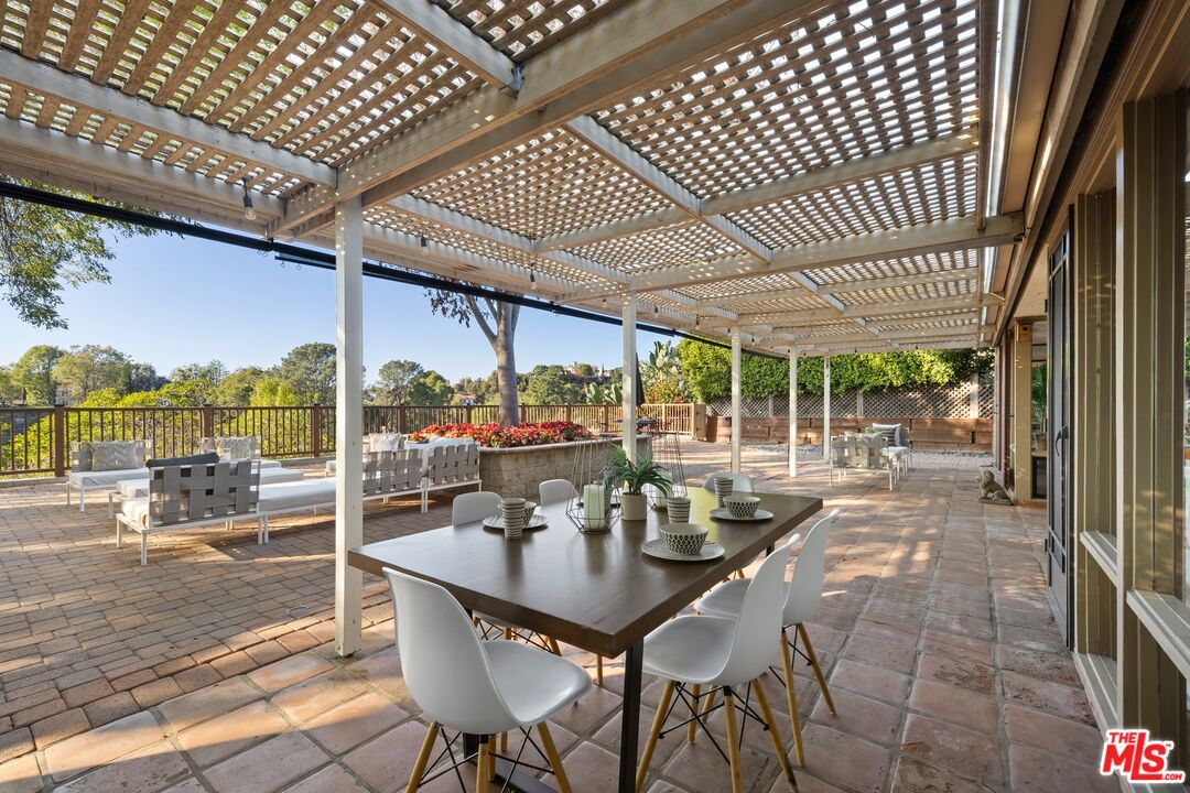 2557 Roscomare Road Los Angeles, CA 90077 - Photo 20 of 30