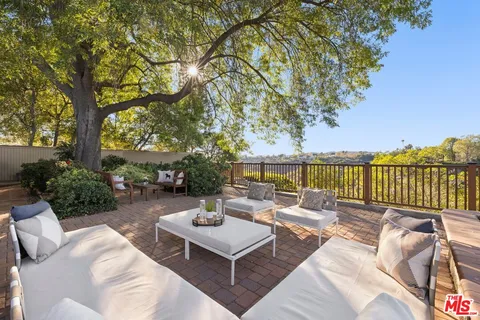 $2,495,000 | 2557 Roscomare Road, Los Angeles, CA 90077