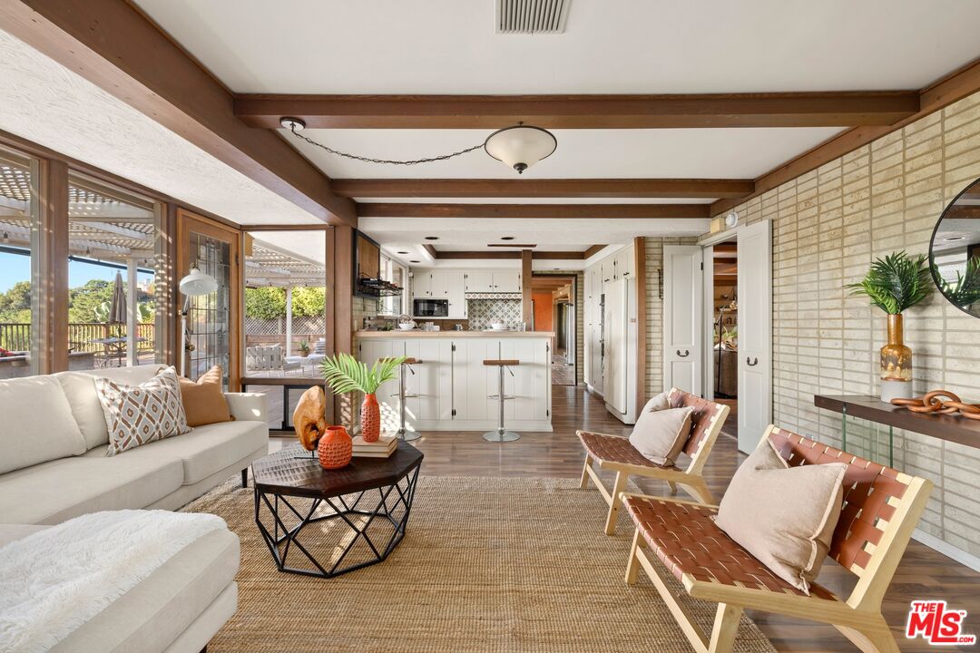 2557 Roscomare Road Los Angeles, CA 90077 - Photo 4 of 30