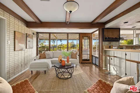 $2,495,000 | 2557 Roscomare Road, Los Angeles, CA 90077