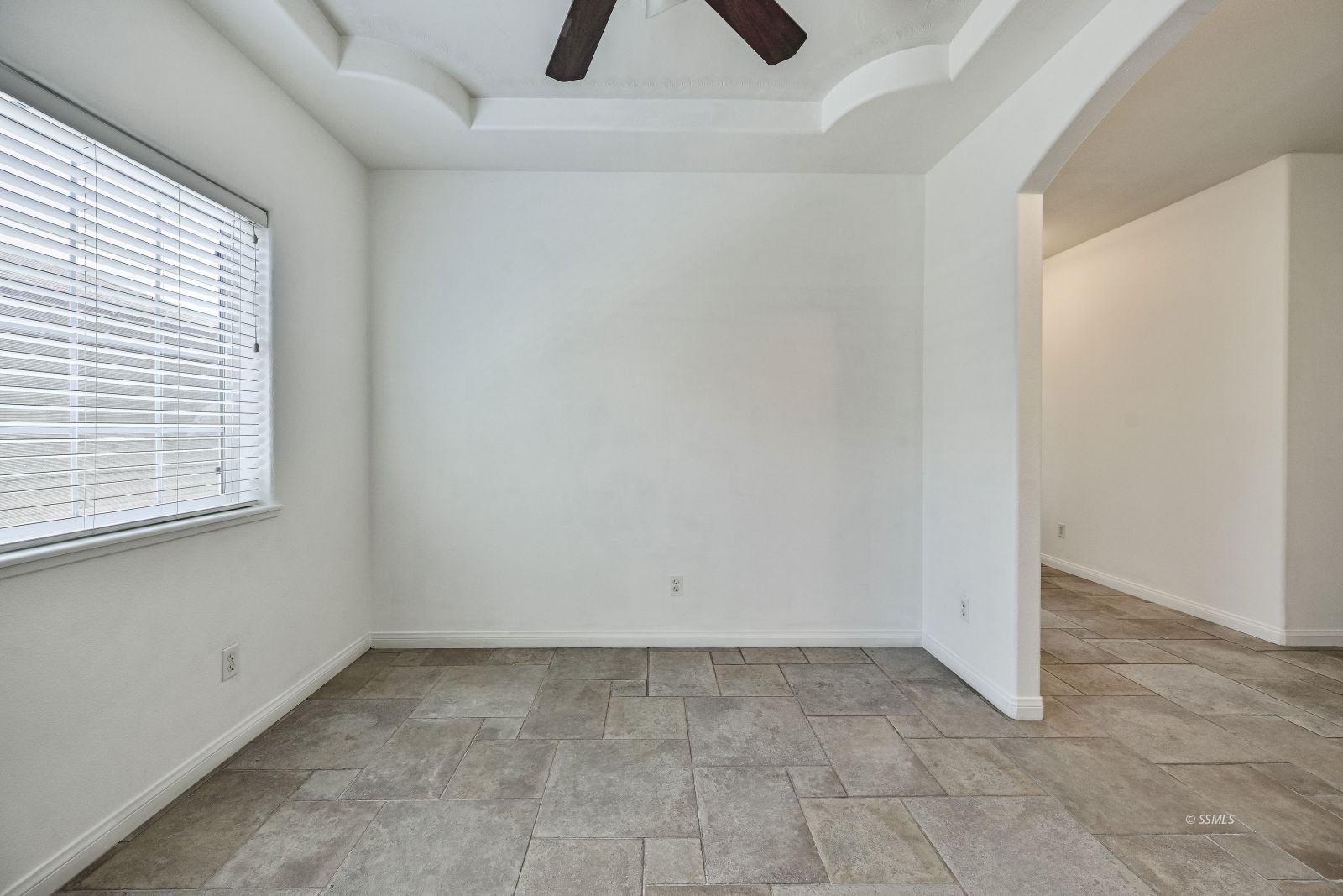 425 Acacia Street Ridgecrest, CA 93555 - Photo 12 of 49 an empty room with a empty space and window