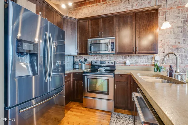 $340,000 | 217 Broad Street, Unit 306, Kingsport, TN 37660