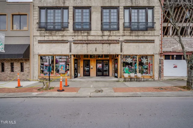 $340,000 | 217 Broad Street, Unit 306, Kingsport, TN 37660