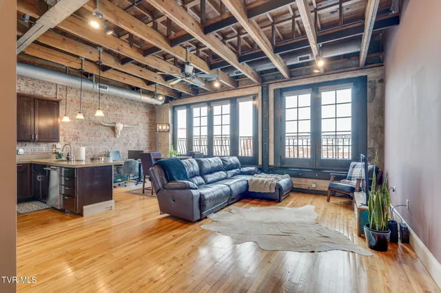 $340,000 | 217 Broad Street, Unit 306, Kingsport, TN 37660