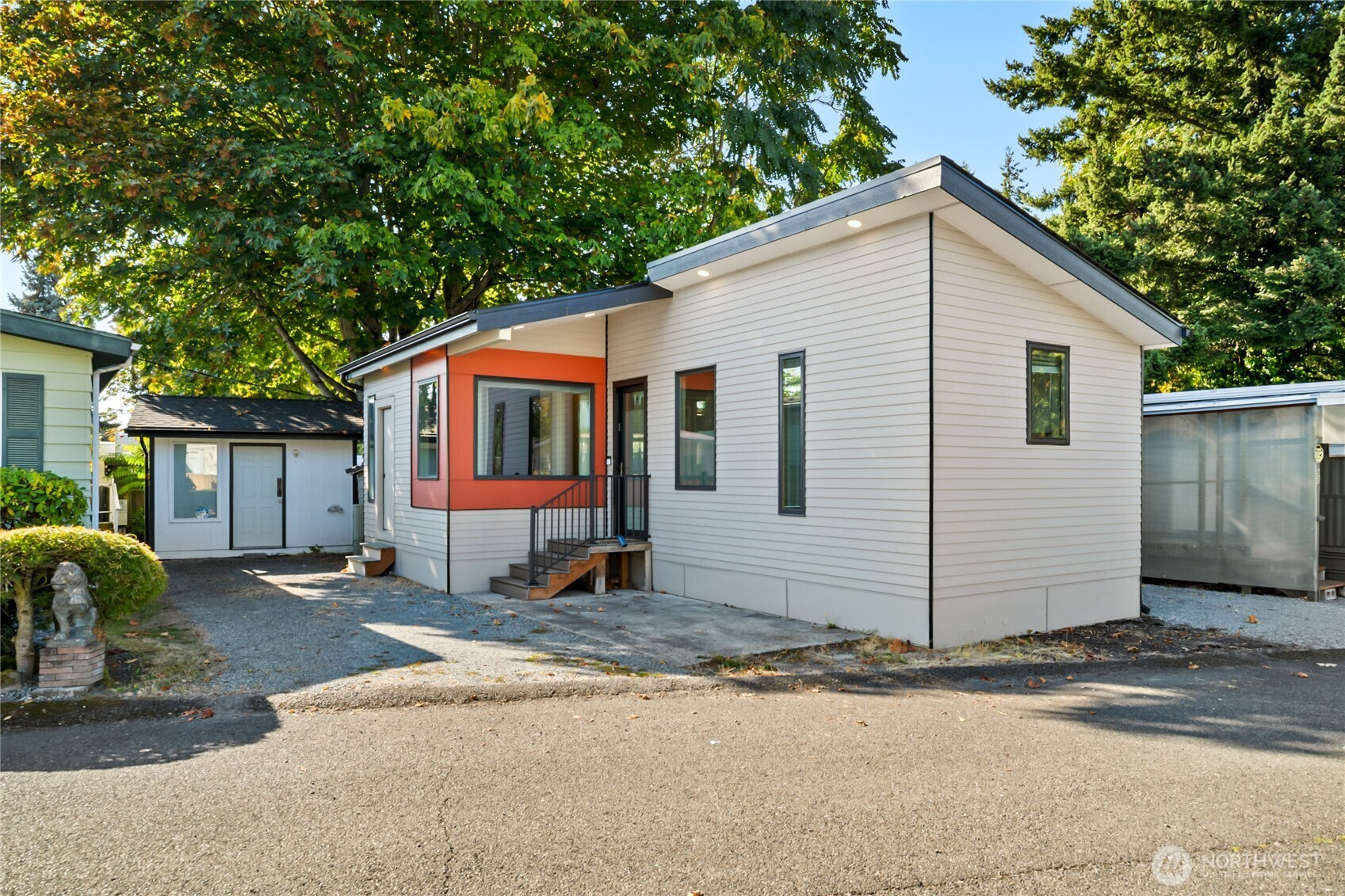1645 South 272nd Street, Unit 55 Federal Way, WA 98003 - Photo 3 of 27 a house with a outdoor space