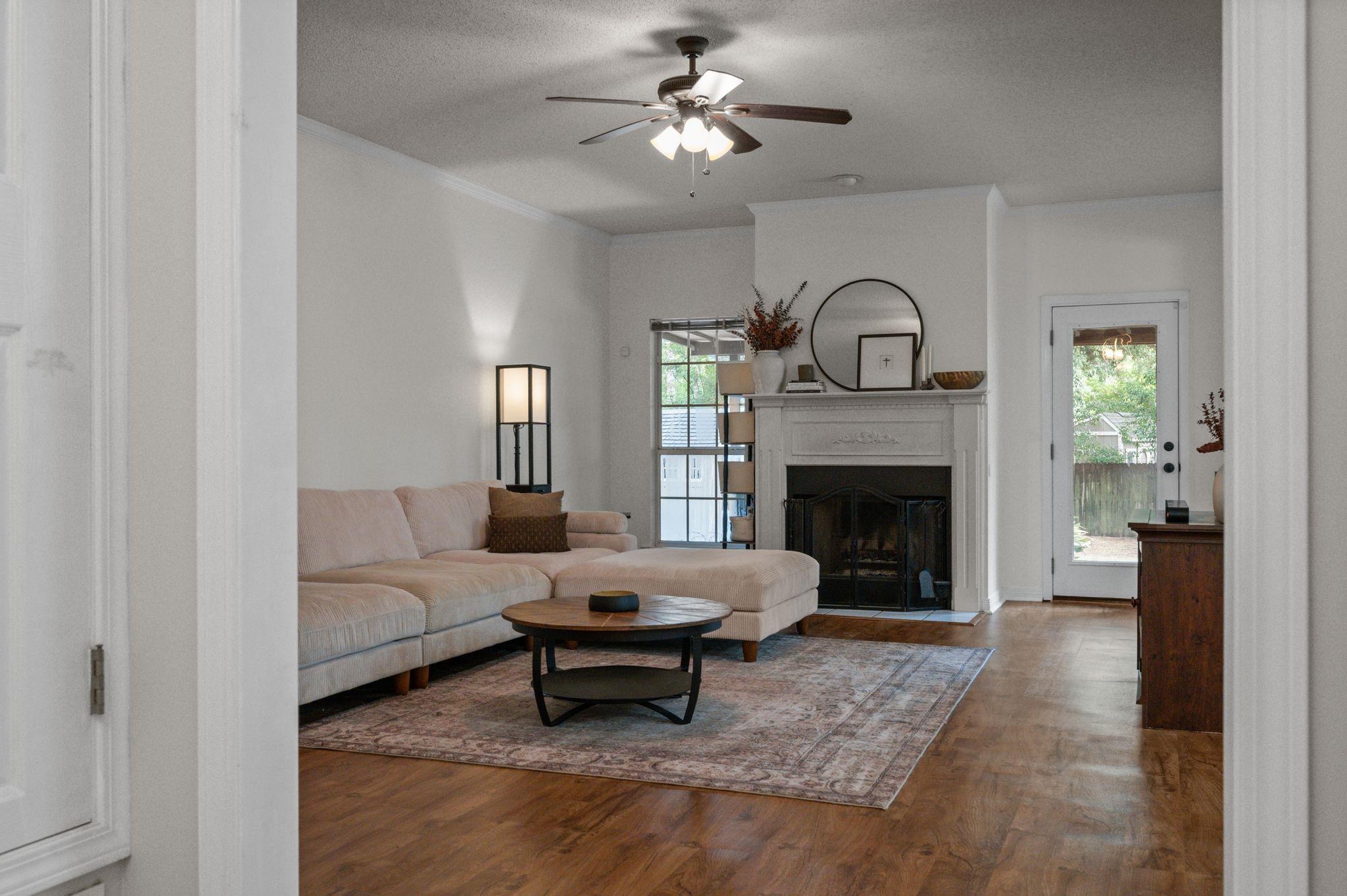 132 Hope Drive Daphne, AL 36526 - Photo 4 of 44 Living Room