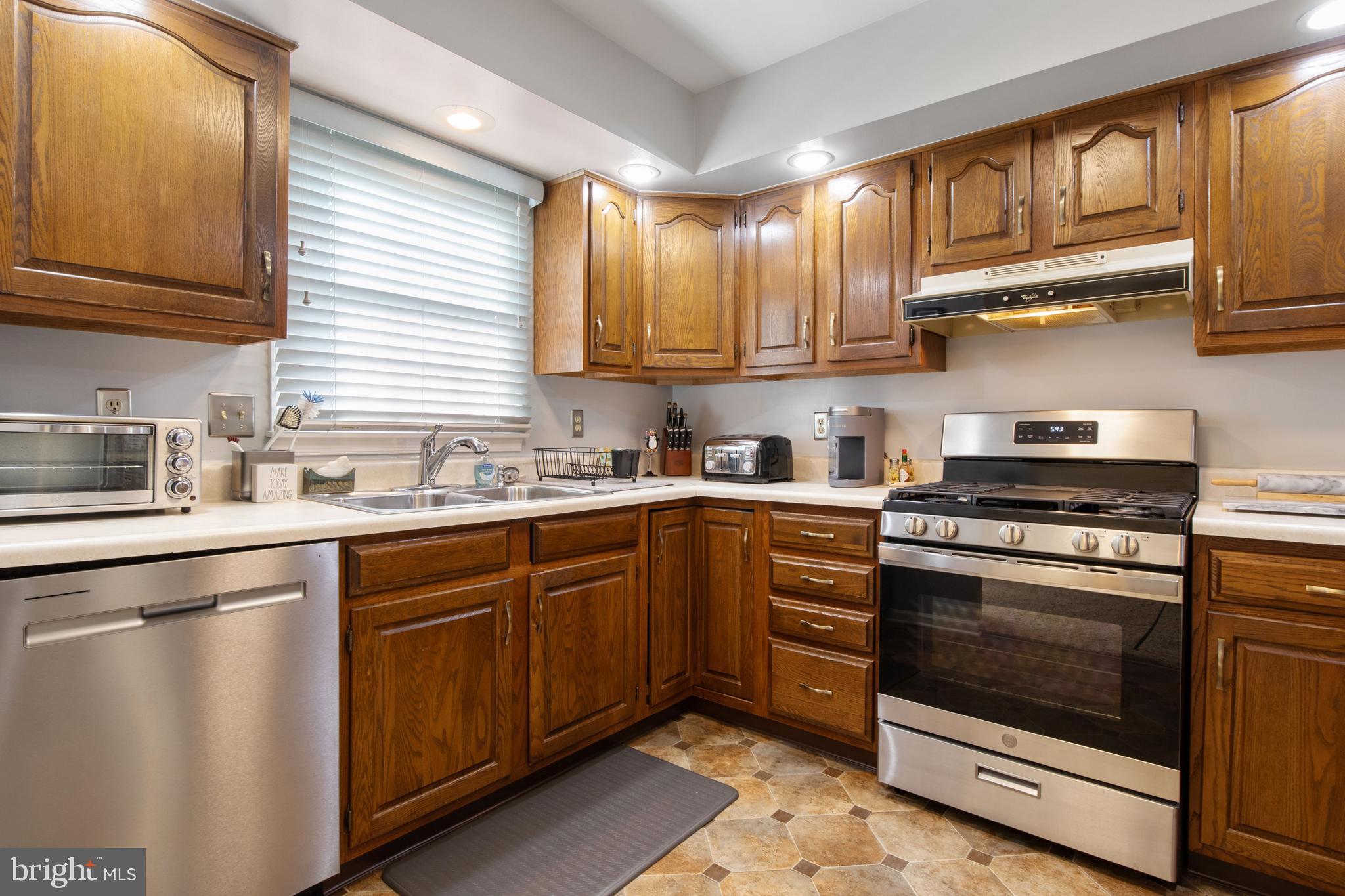 206 Chambers Ridge, Unit 206 York, PA 17402 - Photo 12 of 37 Kitchen