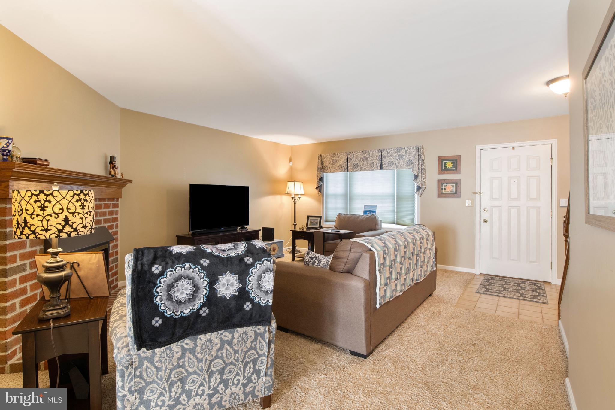 206 Chambers Ridge, Unit 206 York, PA 17402 - Photo 5 of 37 Living Rom