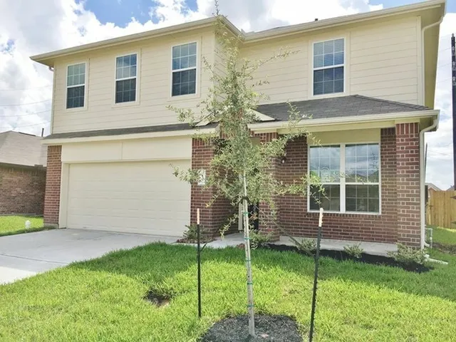 a view of house with backyard