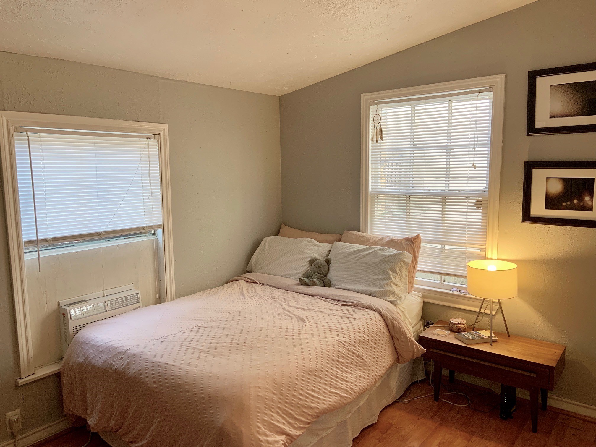 822 Byrne Street, Unit B Houston, TX 77009 - Photo 3 of 11 a bedroom with a bed and a window