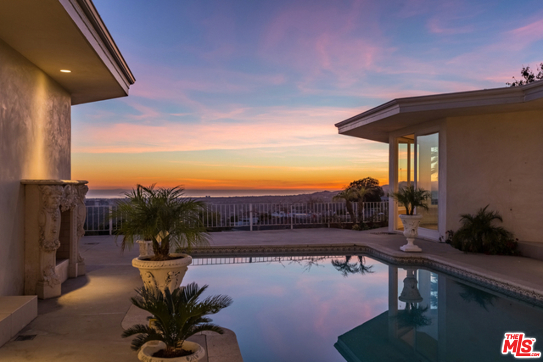 620 Cole Place Beverly Hills, CA 90210 - Photo 1 of 11