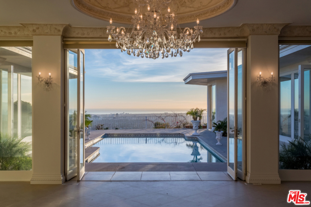 620 Cole Place Beverly Hills, CA 90210 - Photo 2 of 11