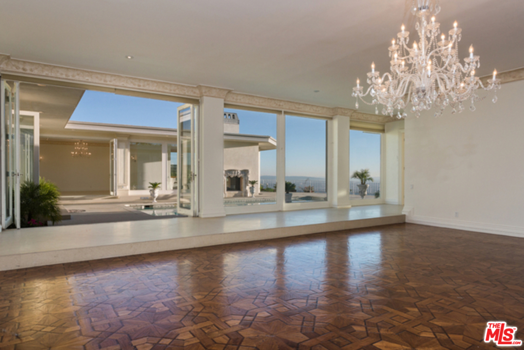 620 Cole Place Beverly Hills, CA 90210 - Photo 4 of 11