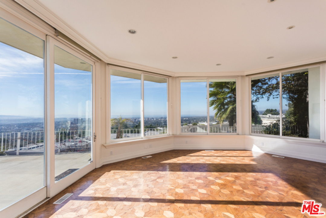 620 Cole Place Beverly Hills, CA 90210 - Photo 5 of 11