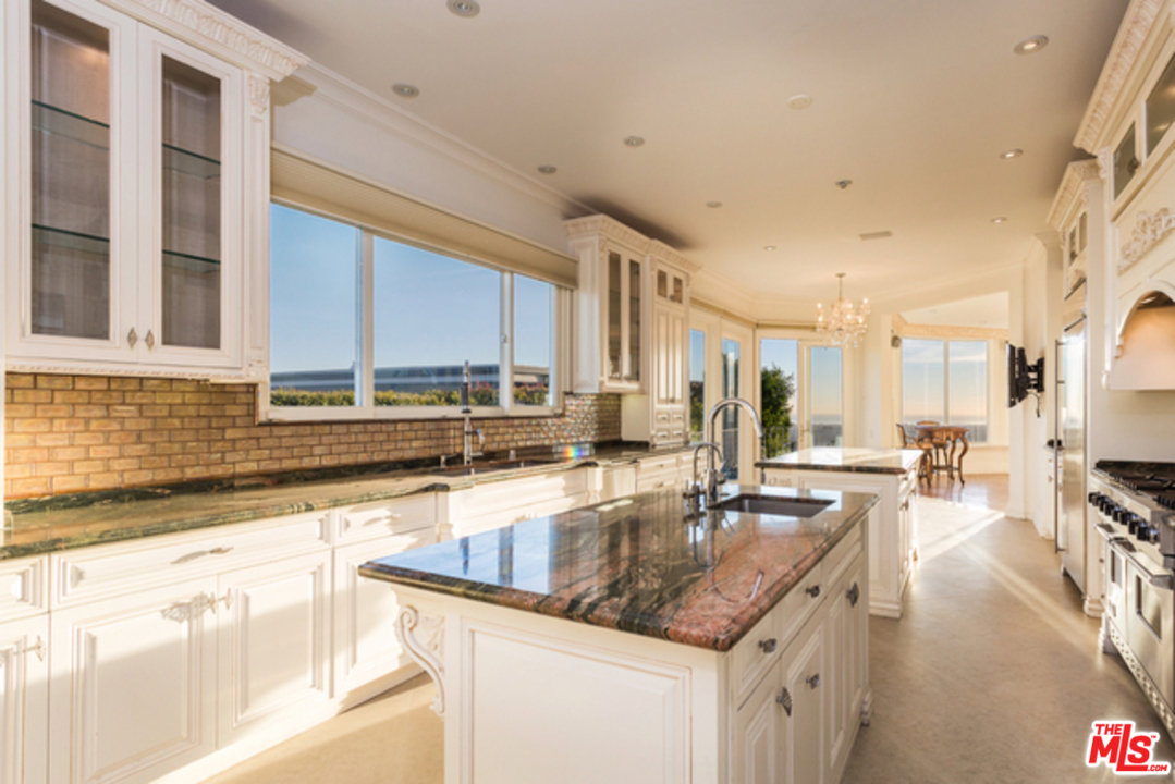 620 Cole Place Beverly Hills, CA 90210 - Photo 6 of 11