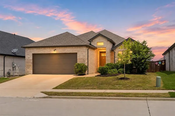 $305,000 | 327 Brookview Drive, Lavon, TX 75166