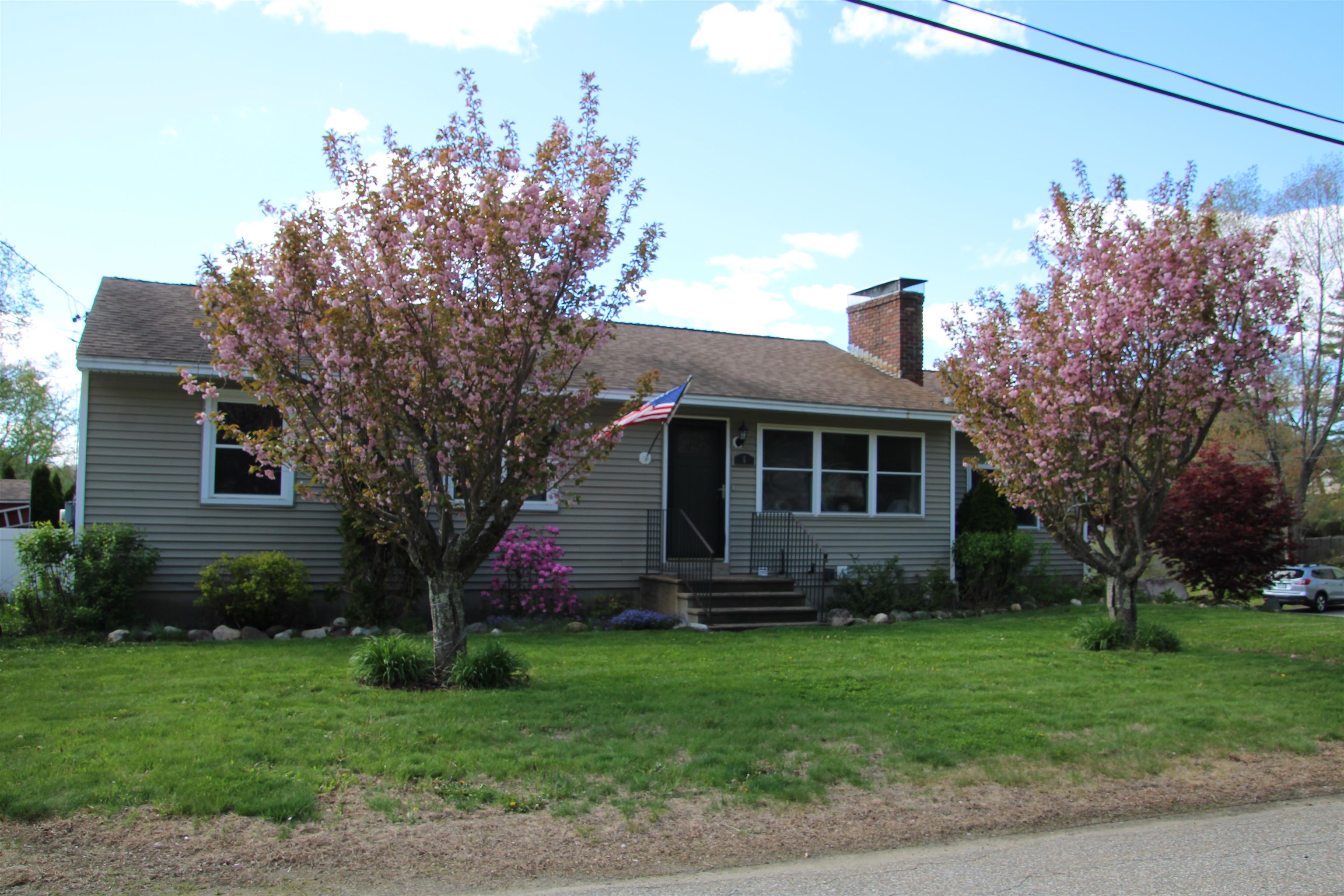 6 Ray Drive Hooksett, NH 03106 - Photo 2 of 52