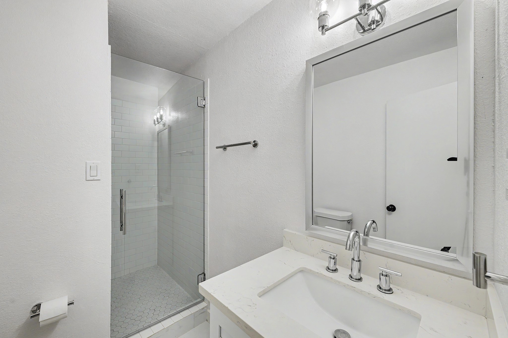 7007 Sharpview Drive Houston, TX 77074 - Photo 12 of 15