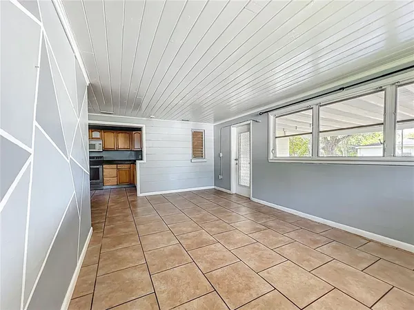 a view of a house with porch and outdoor space
