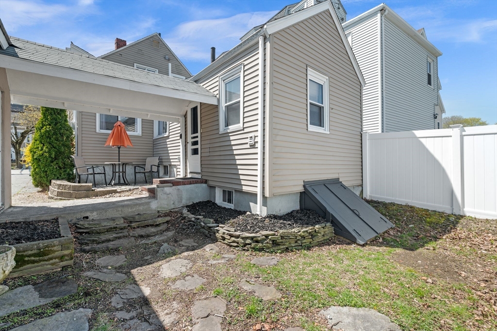 184 North Street Salem, MA 01970 - Photo 33 of 39 a front view of a house