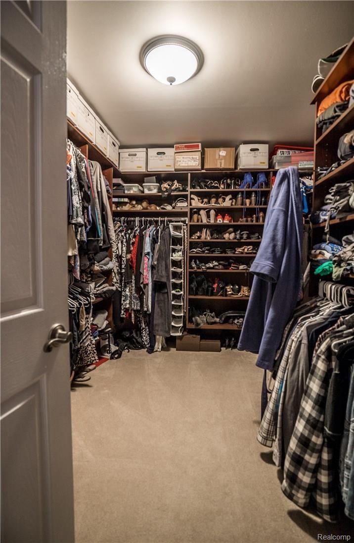 3687 Cedar Shake Drive Rochester, MI 48309 - Photo 33 of 61 huge master walk in closet