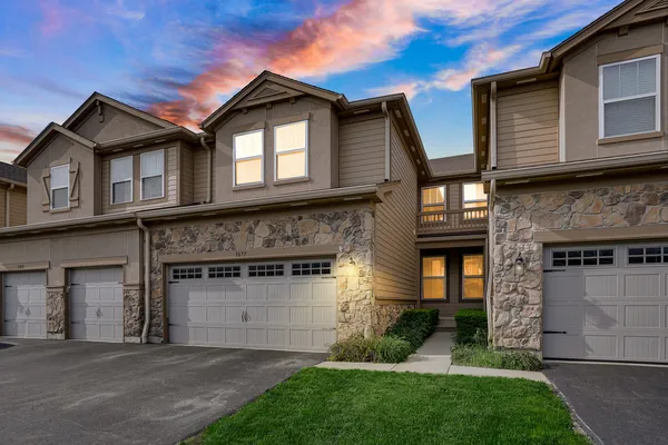 $3,550 | 1877 Crenshaw Circle, Unit 1877, Vernon Hills, IL 60061