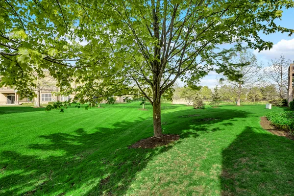 $3,550 | 1877 Crenshaw Circle, Unit 1877, Vernon Hills, IL 60061