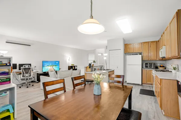 $3,550 | 1877 Crenshaw Circle, Unit 1877, Vernon Hills, IL 60061