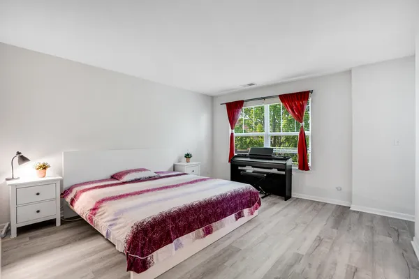 $3,550 | 1877 Crenshaw Circle, Unit 1877, Vernon Hills, IL 60061