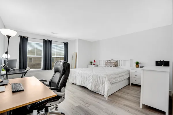 $3,550 | 1877 Crenshaw Circle, Unit 1877, Vernon Hills, IL 60061