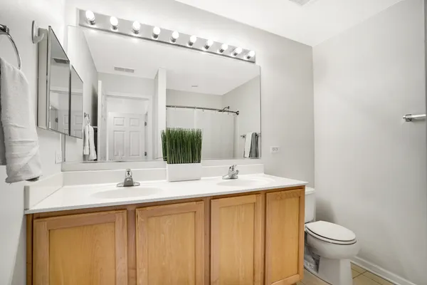 $3,550 | 1877 Crenshaw Circle, Unit 1877, Vernon Hills, IL 60061
